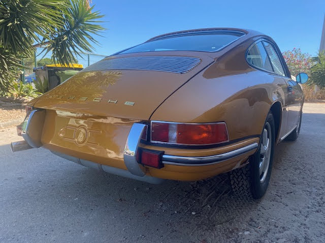 Porsche 911 bahama yellow